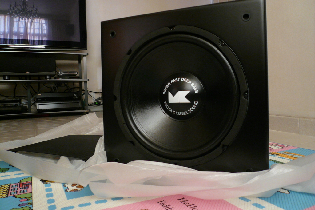 mkwoofer12009003.jpg