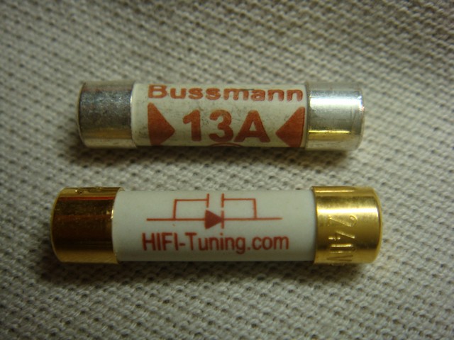 MK 原裝 13A Bussmann fuse 和 HiFi-Tuning 13A 金Fuse