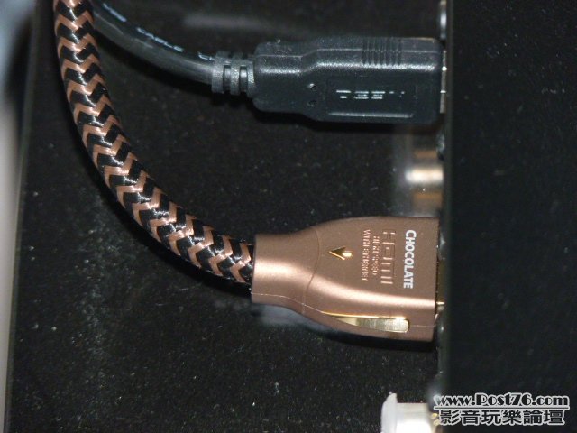 1M AQ Chocolate HDMI 線, 但除了 Chocolate 字樣外, 其他字體與包裝盒不符 