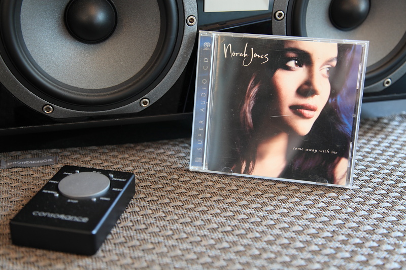 Norah Jones Come away with me 一隻極度容易令人投入爵士樂世界的音樂專輯,歌手聲線優美,聲域變化技巧一流 ...