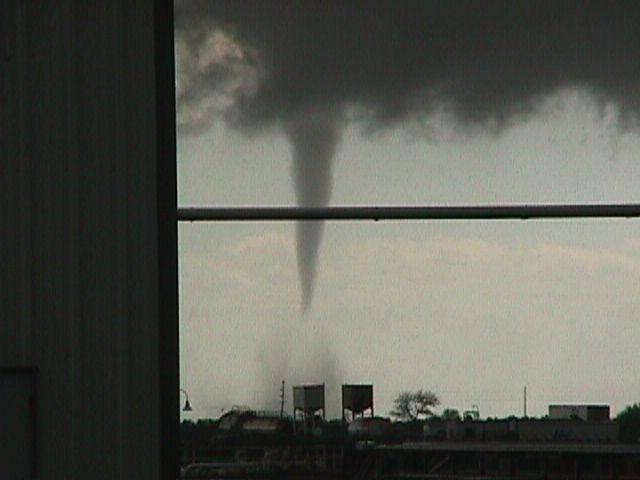 tornado10.jpg