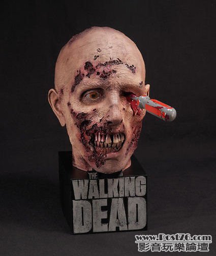 The-Walking-Dead-The-Complete-Season-2-Special-Edition-2-Closed.jpg