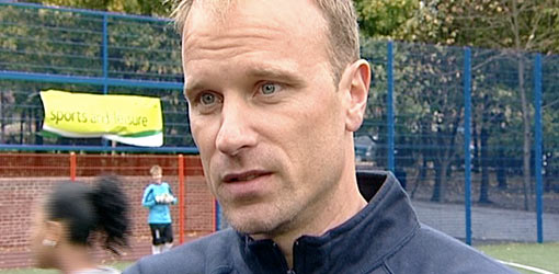 gun__1224837770_bergkamp24102008.jpg