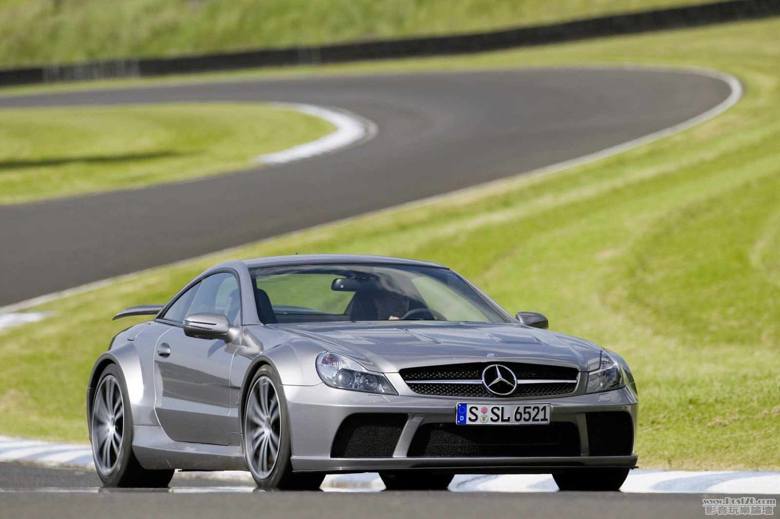 mercedes-benz-sl-65-amg-black-on-track.jpg