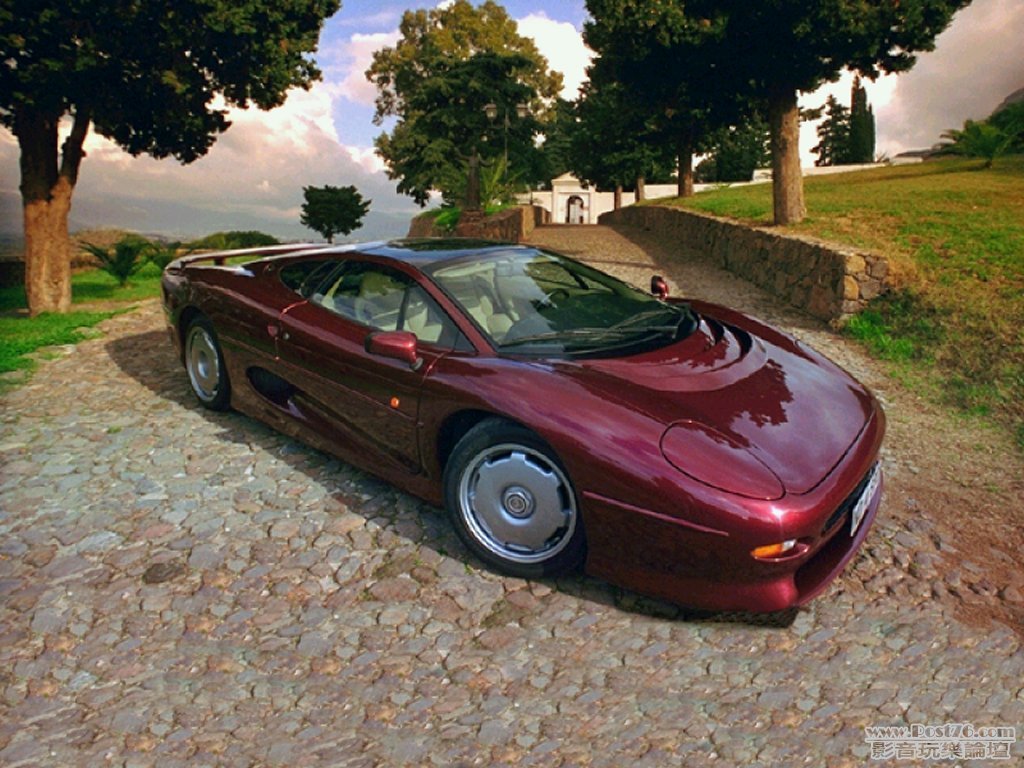 Jaguar_XJ220_01.jpg