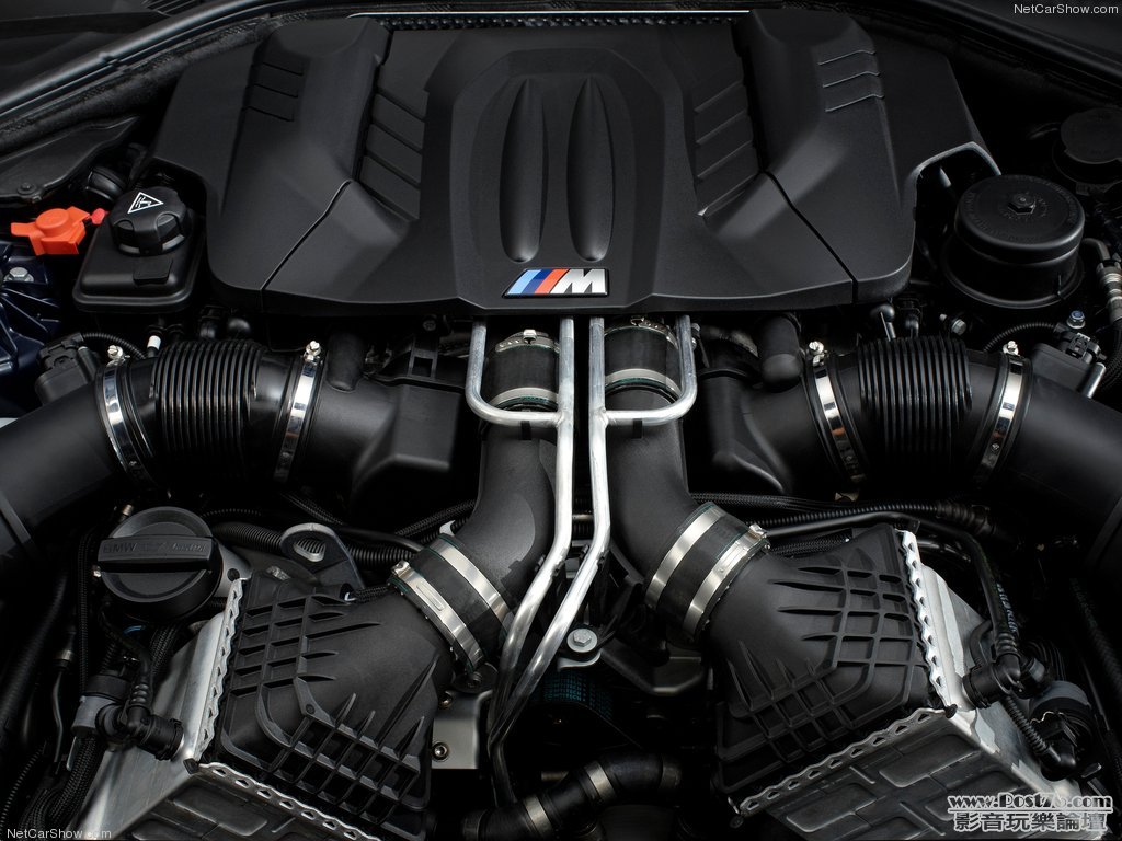 BMW-M6_Coupe_2013_1024x768_wallpaper_0f.jpg