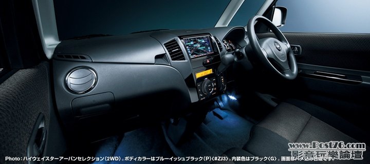 2011_Nissan_Roox_04.jpg