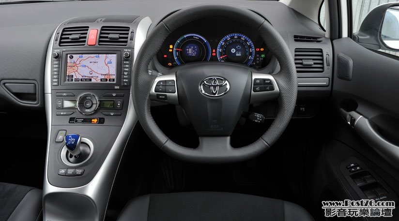 Toyota_Auris_HSD_02.jpg