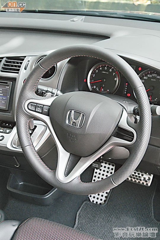 Honda_Stream_RSZ_03.jpg