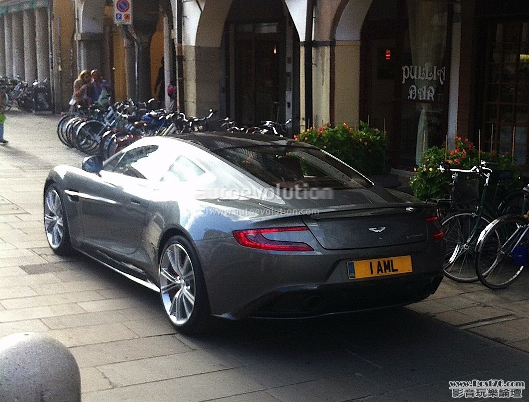 spyshots-2013-aston-martin-vanquish-with-no-camo_4.jpg