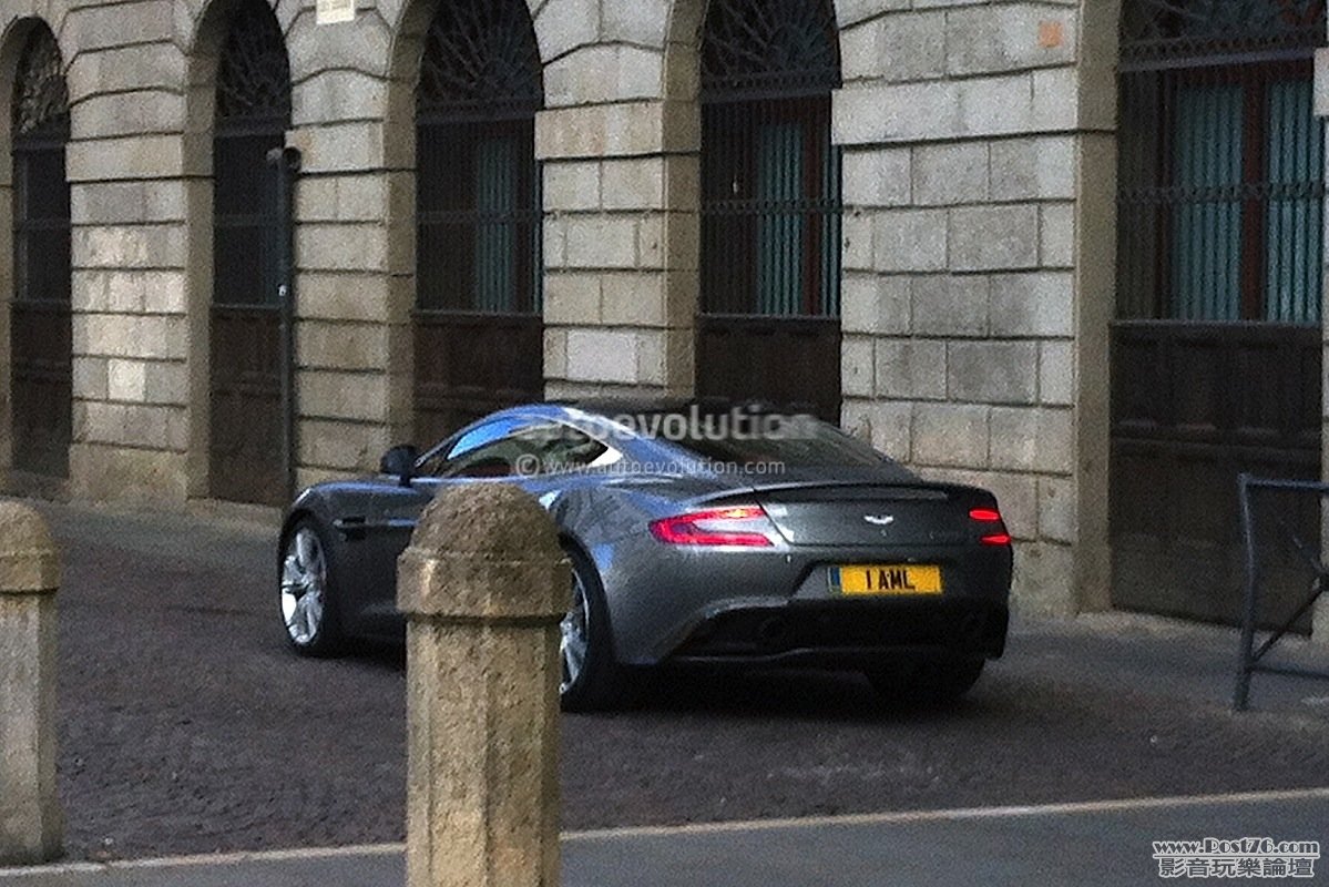 spyshots-2013-aston-martin-vanquish-with-no-camo_2.jpg