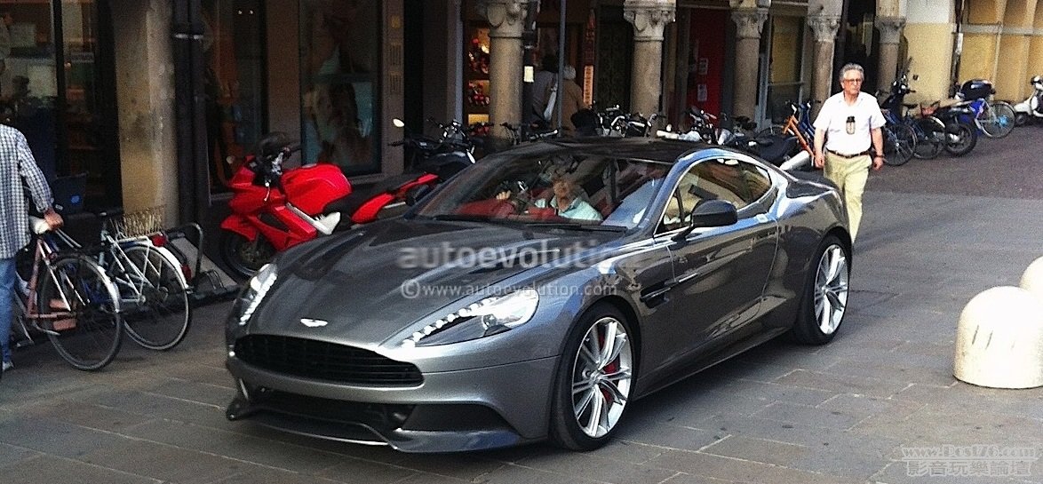 spyshots-2013-aston-martin-vanquish-with-no-camo_1.jpg