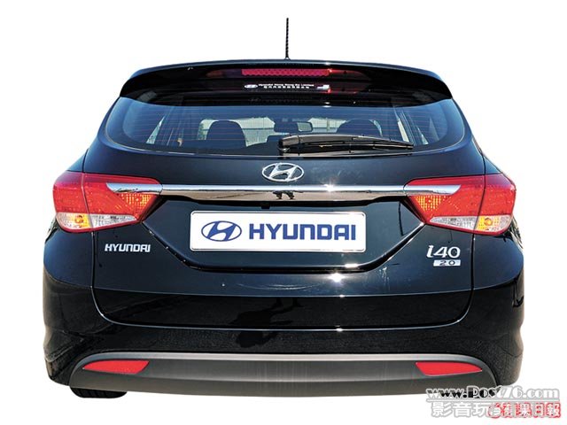 Hyundai_i40_Wagon_10.jpg