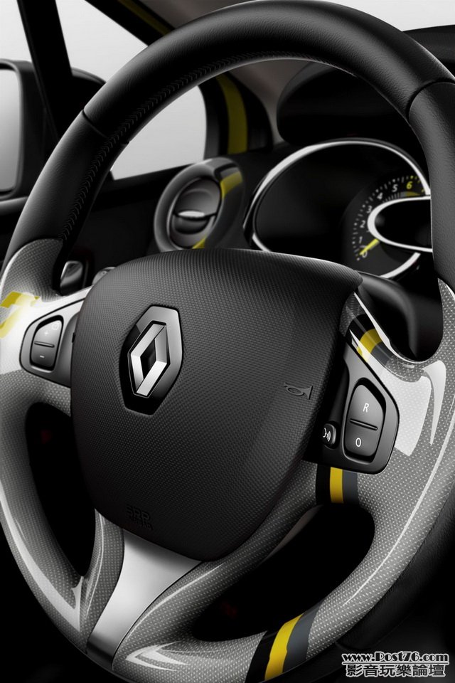 2013_Renault_Clio_09.jpg