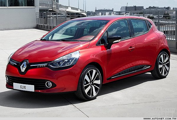 2013_Renault_Clio_02.jpg