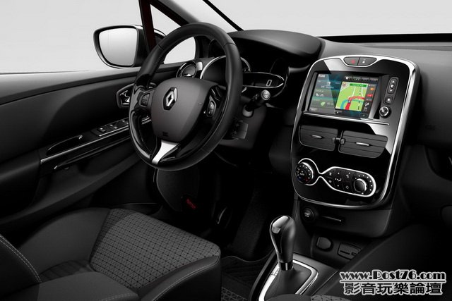 2013_Renault_Clio_06.jpg