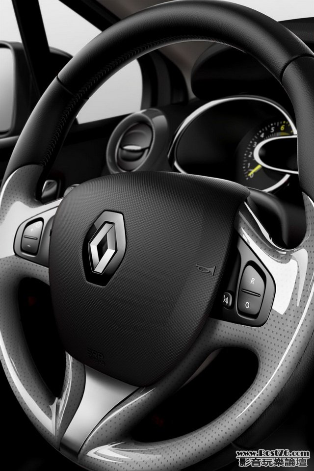 2013_Renault_Clio_8.jpg