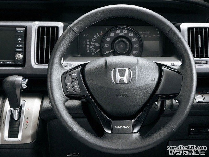 2013_Honda_Stepwgn_Spada_15.jpg