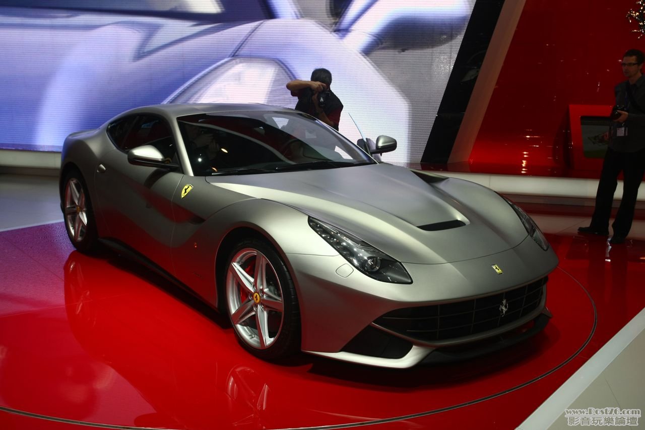 ferrari-f12-berlinetta-alluminio-e-interni-salone-di-ginevra-2012-07.jpg