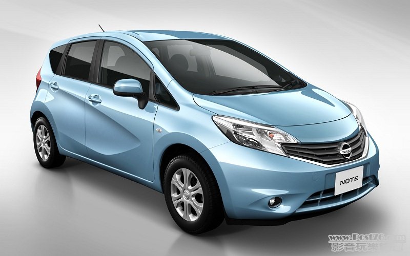 2013_Nissan_Note_01.jpg