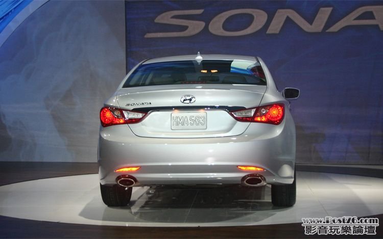 2011-Hyundai-Sonata-Rear-View.jpg