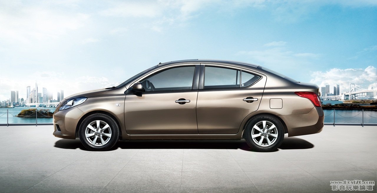 2012_Nissan_Sunny_04.jpg