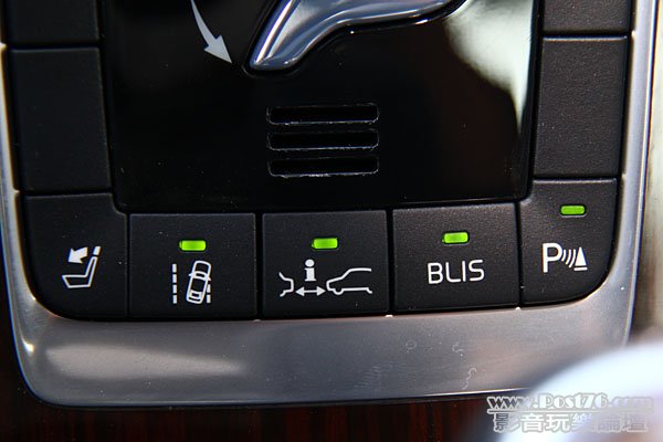 2013_Volvo_V60_08.jpg