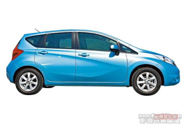 2013_Nissan_Note_11.jpg