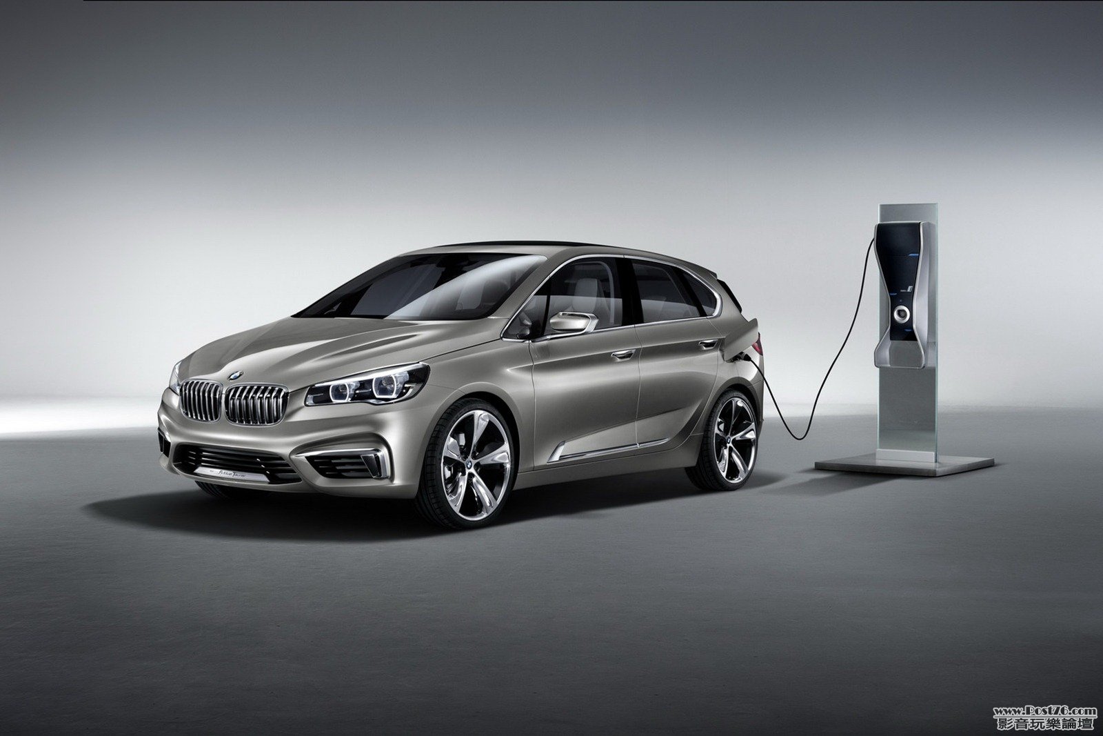 BMW_Concept_Active_Tourer_02.jpg