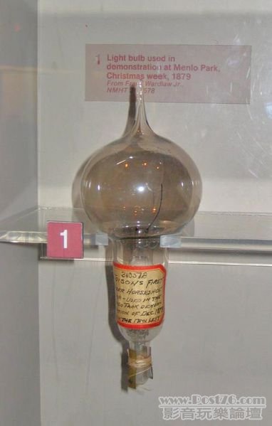 愛迪生第一個公開展示嘅電燈膽