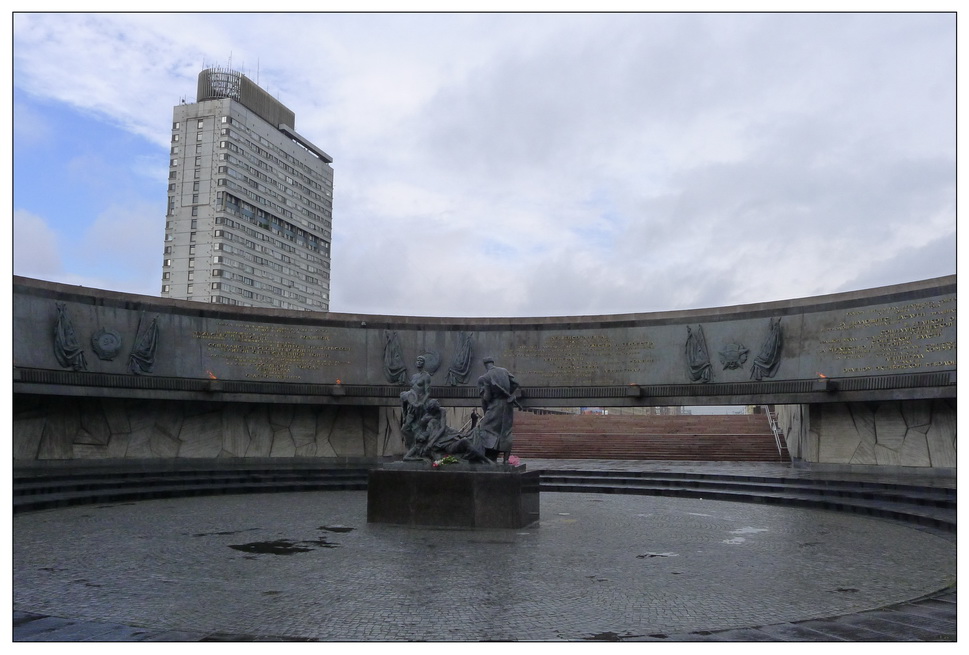 Monument to the Heroic Defenders of Leningard_13.jpg