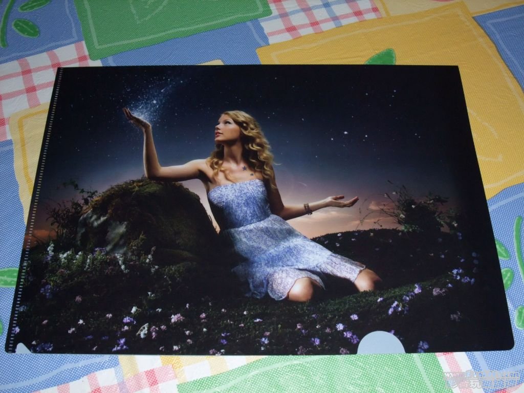 Taylor Swift 10.jpg