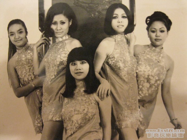 D\' ANGELS BAND PHOTO IN 1970 MANBLE TONG Maria Wu Ellen So  MAY LING HALENA CHAN.jpg