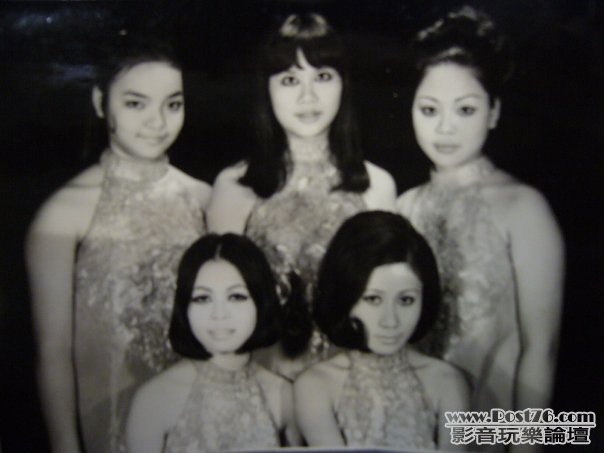 WITH D\' ANGELS GIRLS POP GROUP IN 1971.jpg