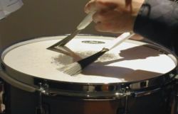 article-new_ehow_images_a02_69_3e_play-snare-brushes-800x800.jpg