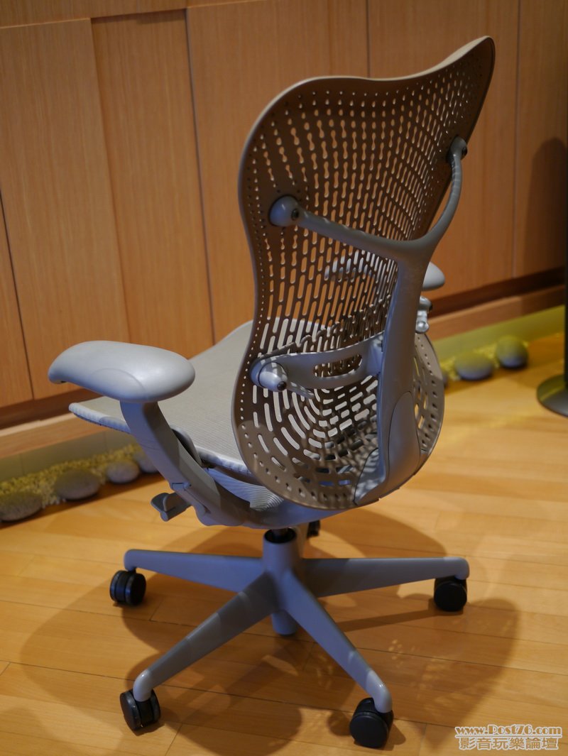 Aeron 03-2.jpg