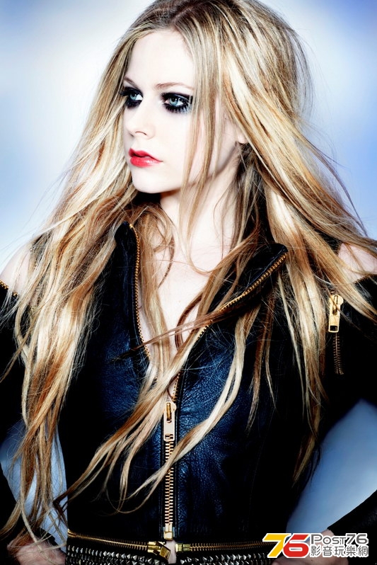Avril Lavigne - Promo Photo 3
