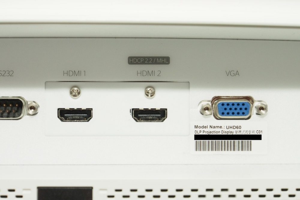 其中一組 HDMI 支援 HDCP 2.2 與 MHL。