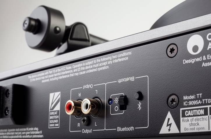 Cambridge Audio 開發全球首部搭載 aptX HD 高音質藍牙傳輸技術直驅黑膠唱盤。通過藍牙可支援高達 24bit / 48kHz 分辨率音樂媒體串流播放到兼容放大器、揚聲器和耳機。