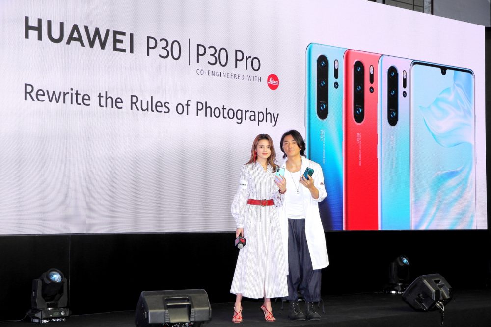 以攝影功能聞名於手機界的 HUAWEI（華爲）早前已於歐洲發佈了最新 HUAWEI P30 Pro 旗艦手機。新手機焦點除了繼續落到其針對不同應用範疇的 Leica 四鏡頭設計外，它的官方零售價 HKD $6,988（標準版）都是發佈會上熱話所在。