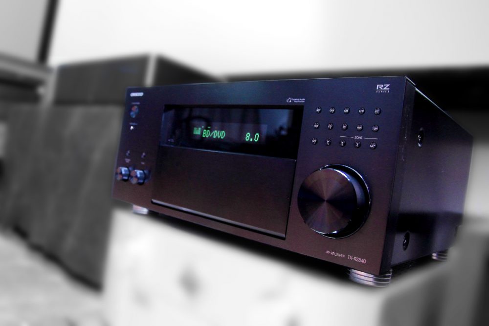 近期積極開拓高性價比家庭影院方案的 Onkyo 近日又有新搞作。最新推出的 Onkyo TX-RZ840 合拼 9.2 聲道 AV 擴音機，支援 Dolby Atmos 和 DTS：X 音效及近期大熱的全新認證音效規格 IMAX Enhanced，在音效配套支援上做得極爲完善。至於發燒友最關心的是它搭載了 RZ 系列的 DAA (Dynamic Audio Amplification/動態音效擴音線路) 模組，並繼續擁有 THX Select 認證戲院參考級聲音認證，加上官方定價只是八千尾，單純為體驗 IMAX Enhanced 音效而入手都已值回票價。