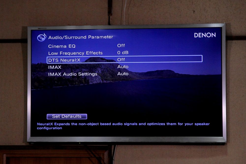 緊隨 Dolby Atmos、DTS:X 及 Auro3D 相繼入屋後，全新影音格式 IMAX Enhanced 格式亦已於去年底正式登陸家庭影院範疇。然而 IMAX Enhanced 音效格式在設定方面與大家熟識的 Dolby Atmos 及 DTS：X 有著相當明顯的分別，對於進階玩家來講仍有不少棘手設定疑難需要解決。因此「Denon AVC 同樂會-粉絲交流研習會」就邀得威廉 Sir 成爲我地的常駐講師，同大家分享返 Denon AVC 系列 IMAX Enhanced 以至一般應用上要注意的選項細節，等大家在實戰前都有幾手準備。至於當晚活動焦點之最是能成爲全港首批體驗到「IMAX Enhanced Demo Content Volume One」玩家，學到實用校機技巧之餘又可快人一等搶先體驗到 IMAX Enhanced 最新 Demo 震撼，絕對是一次幾富養分的玩家教學體驗。