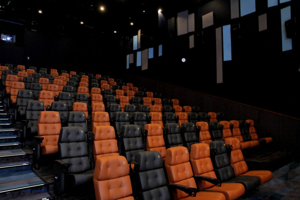 剛於本周開幕的全新旗艦戲院「K11 Art House」為處尖沙咀的全新購物中心 K11 Musea 内（原新世界中心）。此全新戲院由籌備至落花上近 5 年時間，焦點集中在它的 364 座位 IMAX Laser 影院、兩間 Dolby Atmos 影院及特設 VIP 影院「Blackbox」及多功能綜合用途影院「Whitebox」之上。