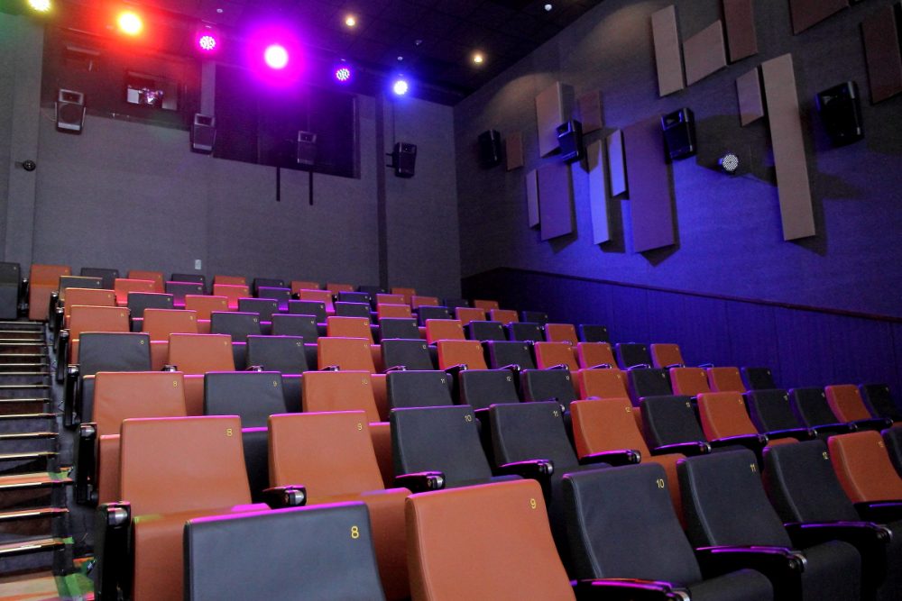 剛於本周開幕的全新旗艦戲院「K11 Art House」為處尖沙咀的全新購物中心 K11 Musea 内（原新世界中心）。此全新戲院由籌備至落花上近 5 年時間，焦點集中在它的 364 座位 IMAX Laser 影院、兩間 Dolby Atmos 影院及特設 VIP 影院「Blackbox」及多功能綜合用途影院「Whitebox」之上。