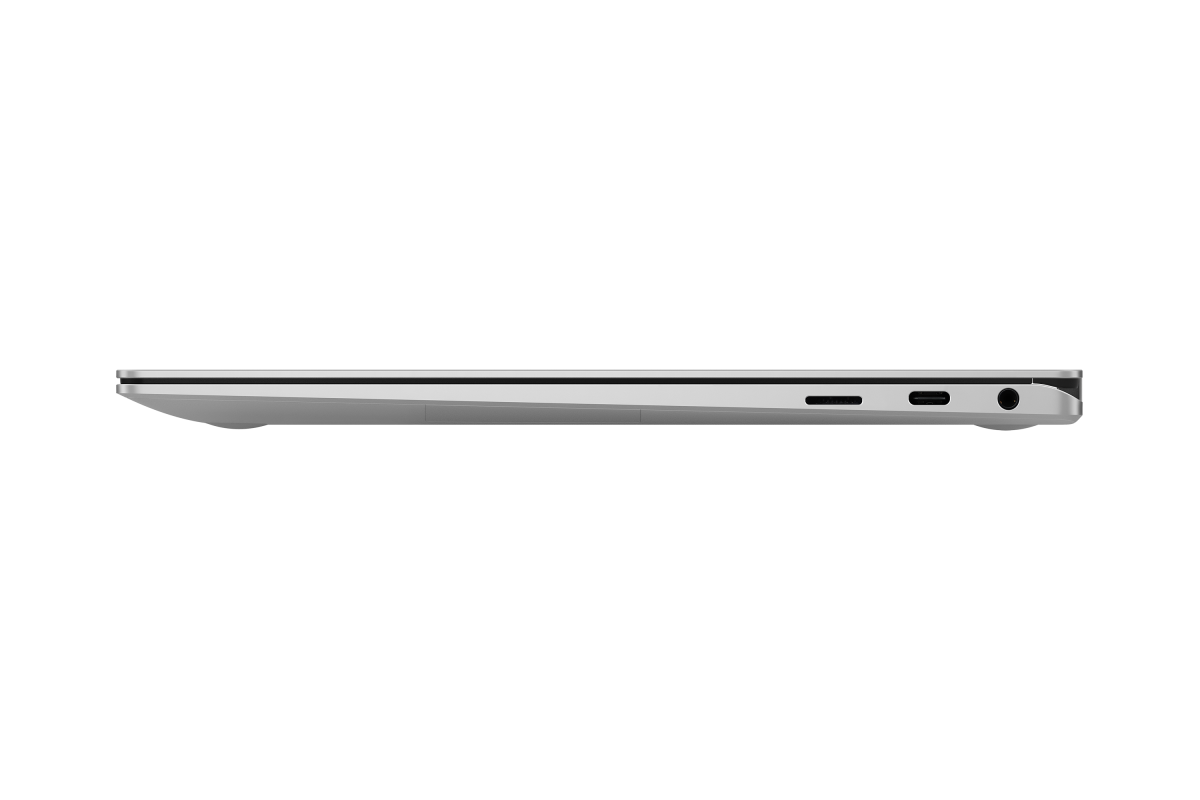 Galaxy Book Pro 360 左側有 3.5mm 耳機插孔、 USB Type-C 和 microSD 。